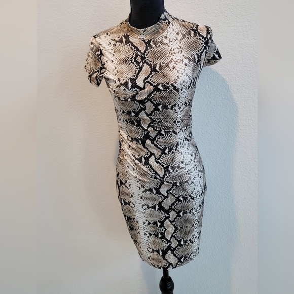 Mini Snake Print Dress Shirt Sleeve Dress(M) - Picture 12 of 17